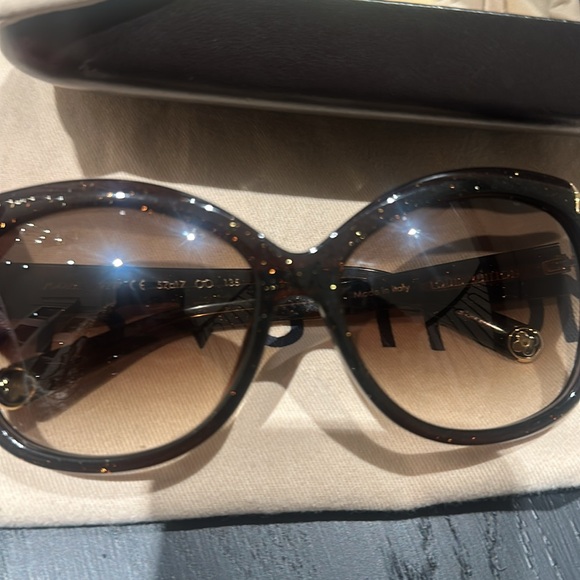 Louis Vuitton sunglasses - Picture 2 of 6